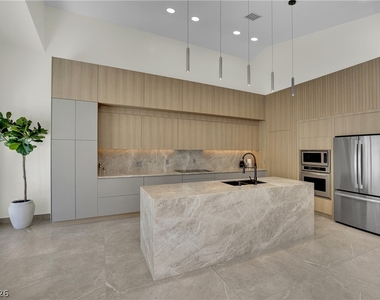 8121 Sunset Cove Drive - Photo Thumbnail 12