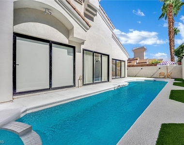 8121 Sunset Cove Drive - Photo Thumbnail 45