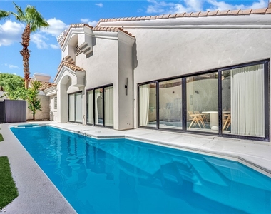 8121 Sunset Cove Drive - Photo Thumbnail 4