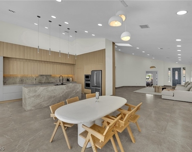 8121 Sunset Cove Drive - Photo Thumbnail 10