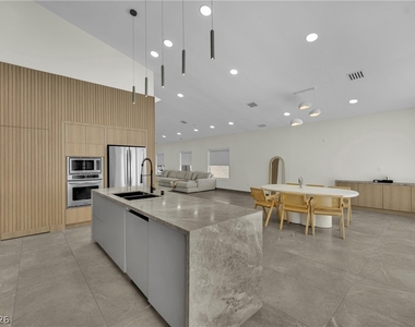 8121 Sunset Cove Drive - Photo Thumbnail 16