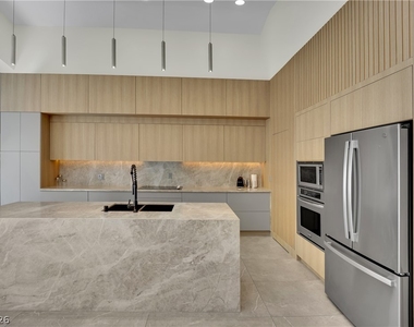 8121 Sunset Cove Drive - Photo Thumbnail 19