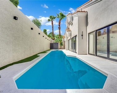 8121 Sunset Cove Drive - Photo Thumbnail 43