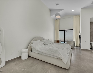 8121 Sunset Cove Drive - Photo Thumbnail 23