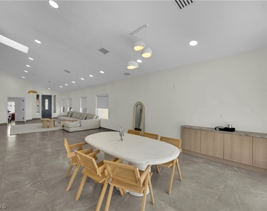 8121 Sunset Cove Drive - Photo Thumbnail 11