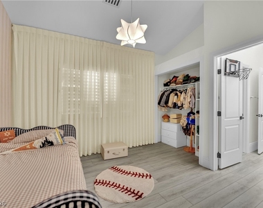 8121 Sunset Cove Drive - Photo Thumbnail 34