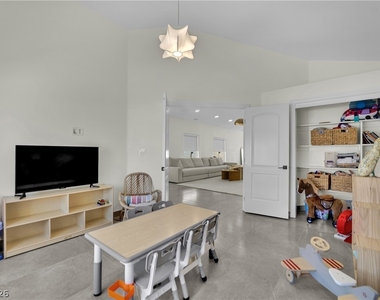 8121 Sunset Cove Drive - Photo Thumbnail 38