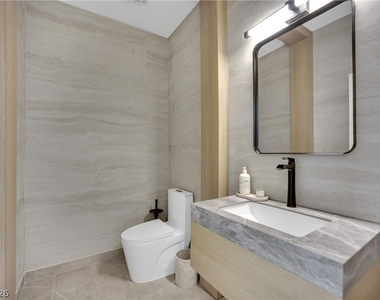 8121 Sunset Cove Drive - Photo Thumbnail 22