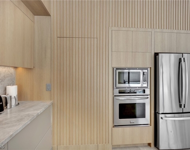 8121 Sunset Cove Drive - Photo Thumbnail 18
