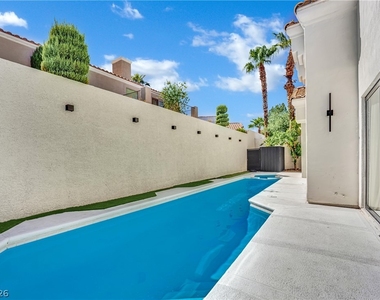 8121 Sunset Cove Drive - Photo Thumbnail 47