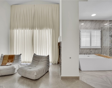 8121 Sunset Cove Drive - Photo Thumbnail 25