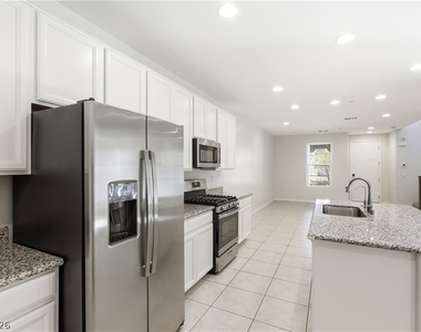 11712 Redwood Mountain Avenue - Photo Thumbnail 16