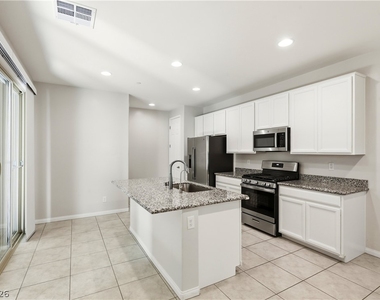 11712 Redwood Mountain Avenue - Photo Thumbnail 13