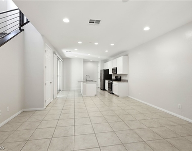 11712 Redwood Mountain Avenue - Photo Thumbnail 7