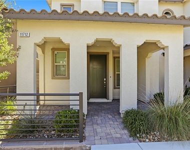 11712 Redwood Mountain Avenue - Photo Thumbnail 2