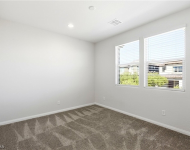 11712 Redwood Mountain Avenue - Photo Thumbnail 19