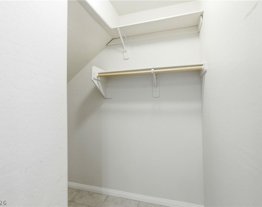 11712 Redwood Mountain Avenue - Photo Thumbnail 11