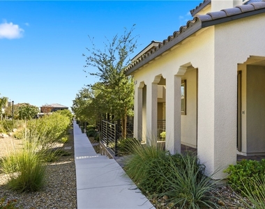 11712 Redwood Mountain Avenue - Photo Thumbnail 5