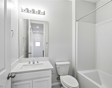 11712 Redwood Mountain Avenue - Photo Thumbnail 21