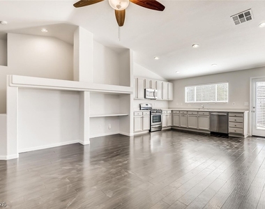 427 Regal Robin Way - Photo Thumbnail 2