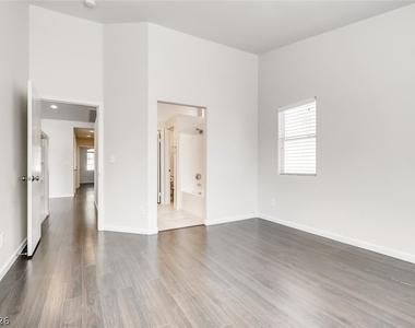 427 Regal Robin Way - Photo Thumbnail 11
