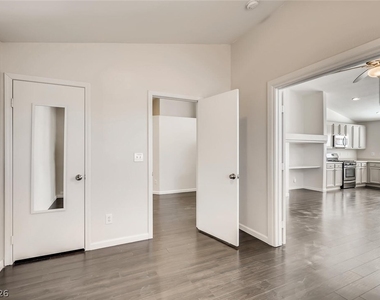427 Regal Robin Way - Photo Thumbnail 18