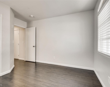 427 Regal Robin Way - Photo Thumbnail 17