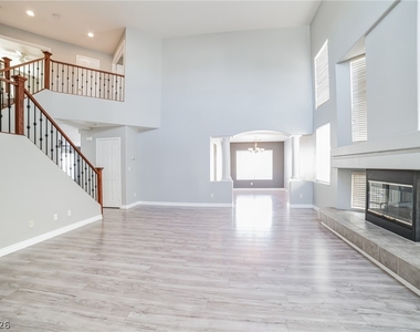 8413 Chinook Candy Court - Photo Thumbnail 2