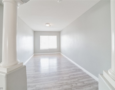 8413 Chinook Candy Court - Photo Thumbnail 5