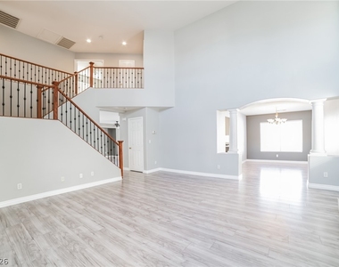 8413 Chinook Candy Court - Photo Thumbnail 10