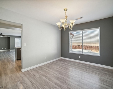 8413 Chinook Candy Court - Photo Thumbnail 4