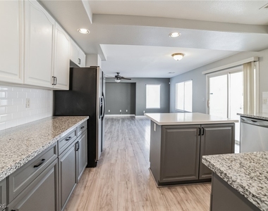8413 Chinook Candy Court - Photo Thumbnail 9