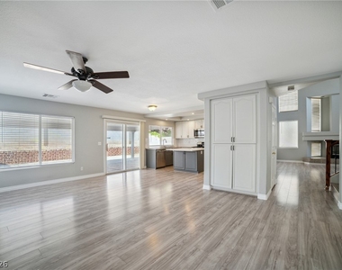 8413 Chinook Candy Court - Photo Thumbnail 11