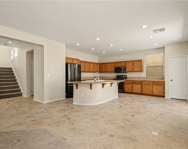 5558 Golden Palms Court - Photo Thumbnail 6