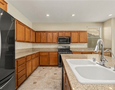 5558 Golden Palms Court - Photo Thumbnail 8