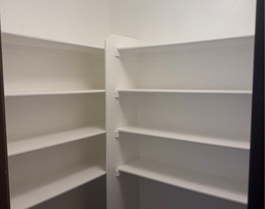 3040 Waterview Drive - Photo Thumbnail 3