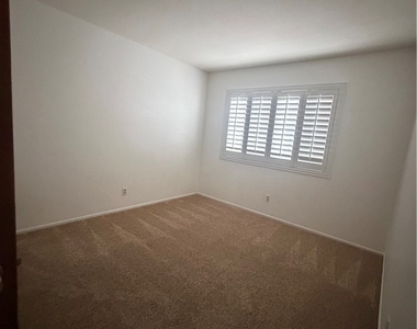 3040 Waterview Drive - Photo Thumbnail 7