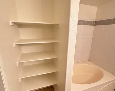 7413 W Russell Road - Photo Thumbnail 12