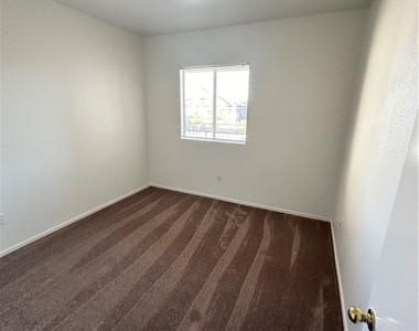 7413 W Russell Road - Photo Thumbnail 15