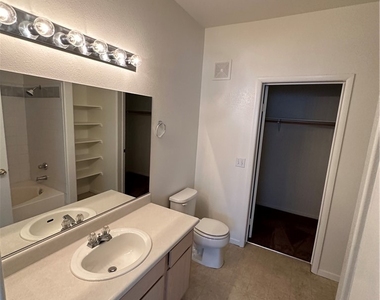 7413 W Russell Road - Photo Thumbnail 11