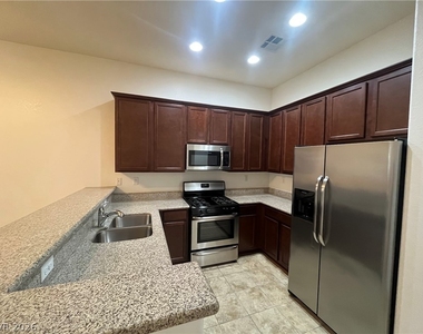 7584 Nicklin Street - Photo Thumbnail 4