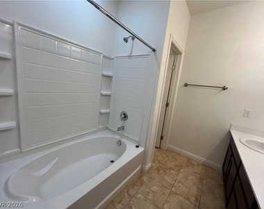 7584 Nicklin Street - Photo Thumbnail 14