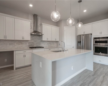 12385 Valley Chase Avenue - Photo Thumbnail 15