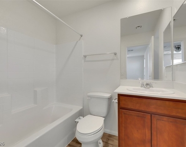 2932 Aragon Terrace Way - Photo Thumbnail 12