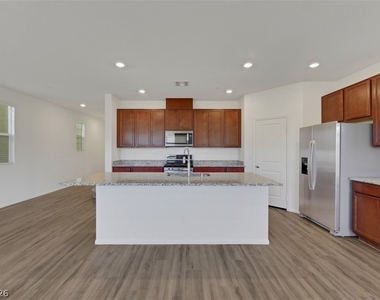 2932 Aragon Terrace Way - Photo Thumbnail 2