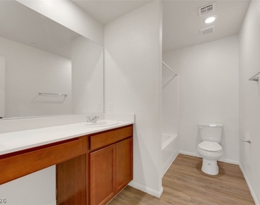 2932 Aragon Terrace Way - Photo Thumbnail 9