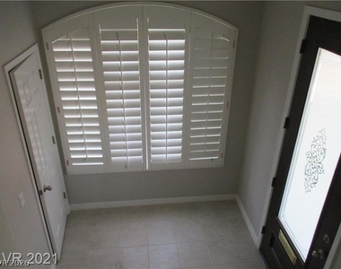 9108 Vista Greens Way - Photo Thumbnail 2