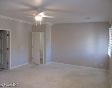 9108 Vista Greens Way - Photo Thumbnail 12
