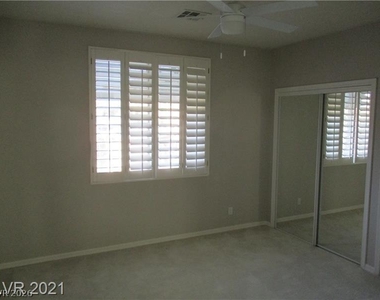 9108 Vista Greens Way - Photo Thumbnail 6