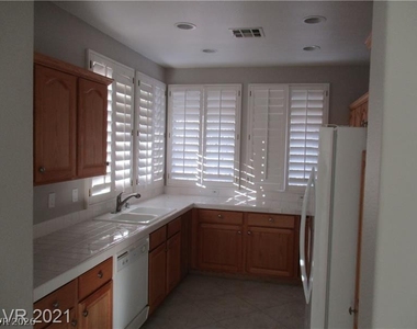 9108 Vista Greens Way - Photo Thumbnail 4